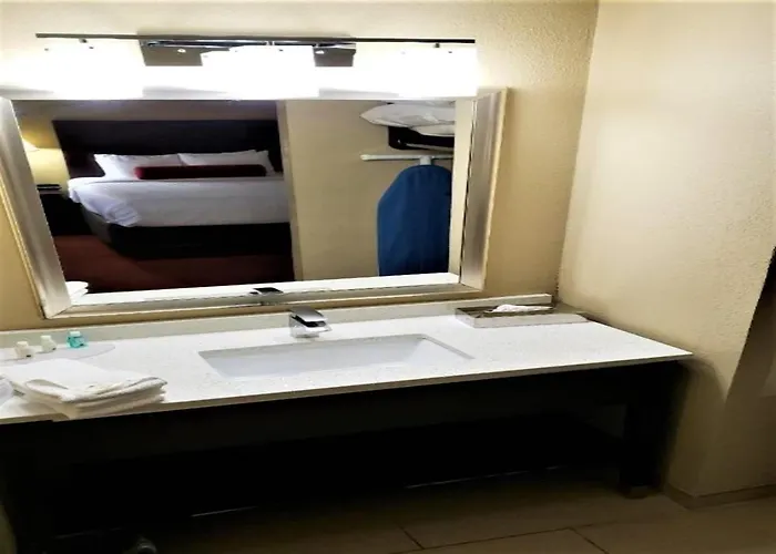 Quality Suites Nashville Airport