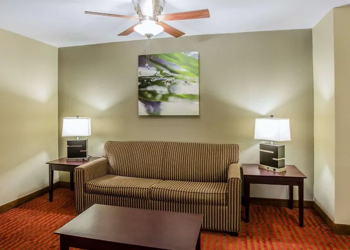 Quality Suites Nashville Airport