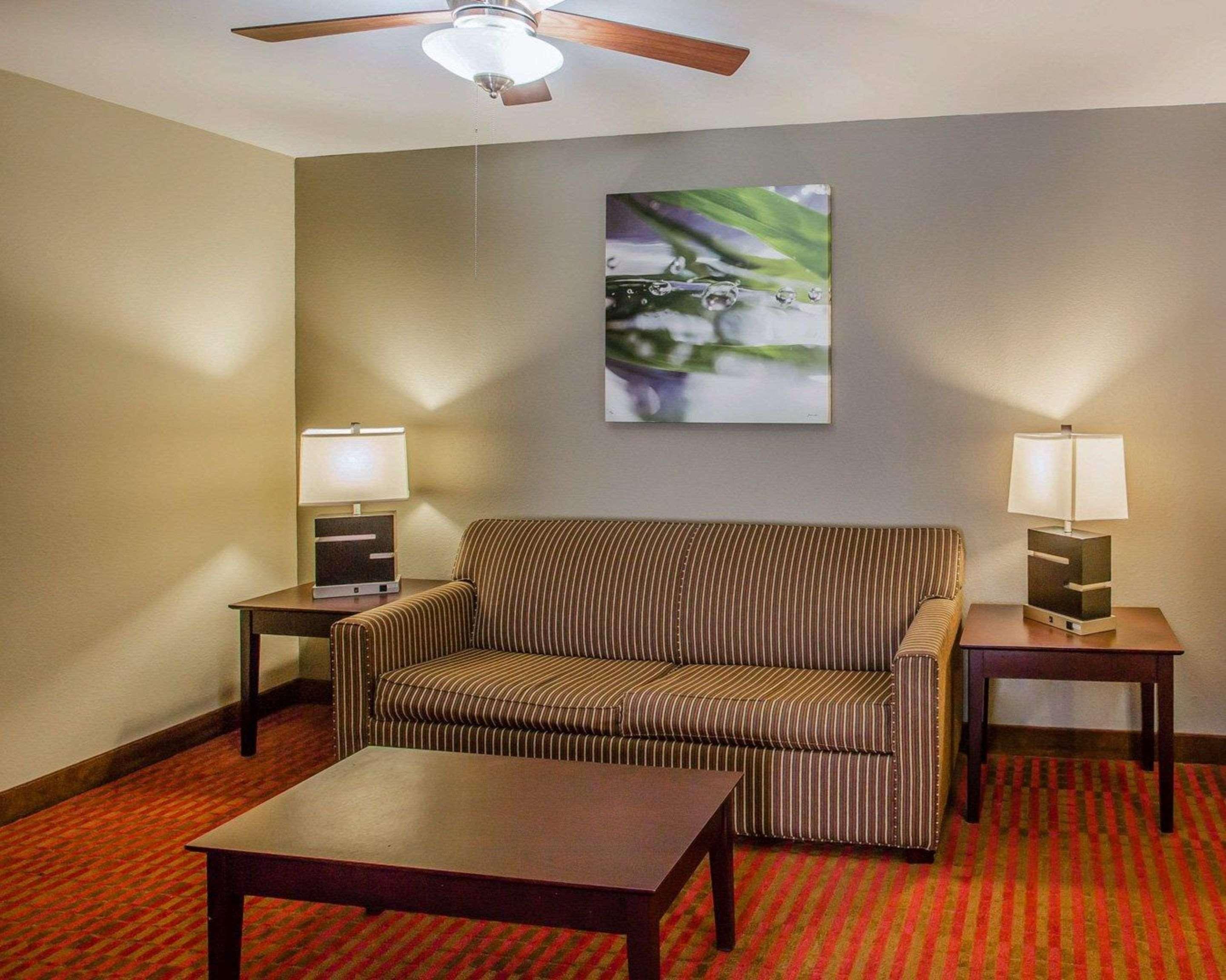 Quality Airport Hotel 3*