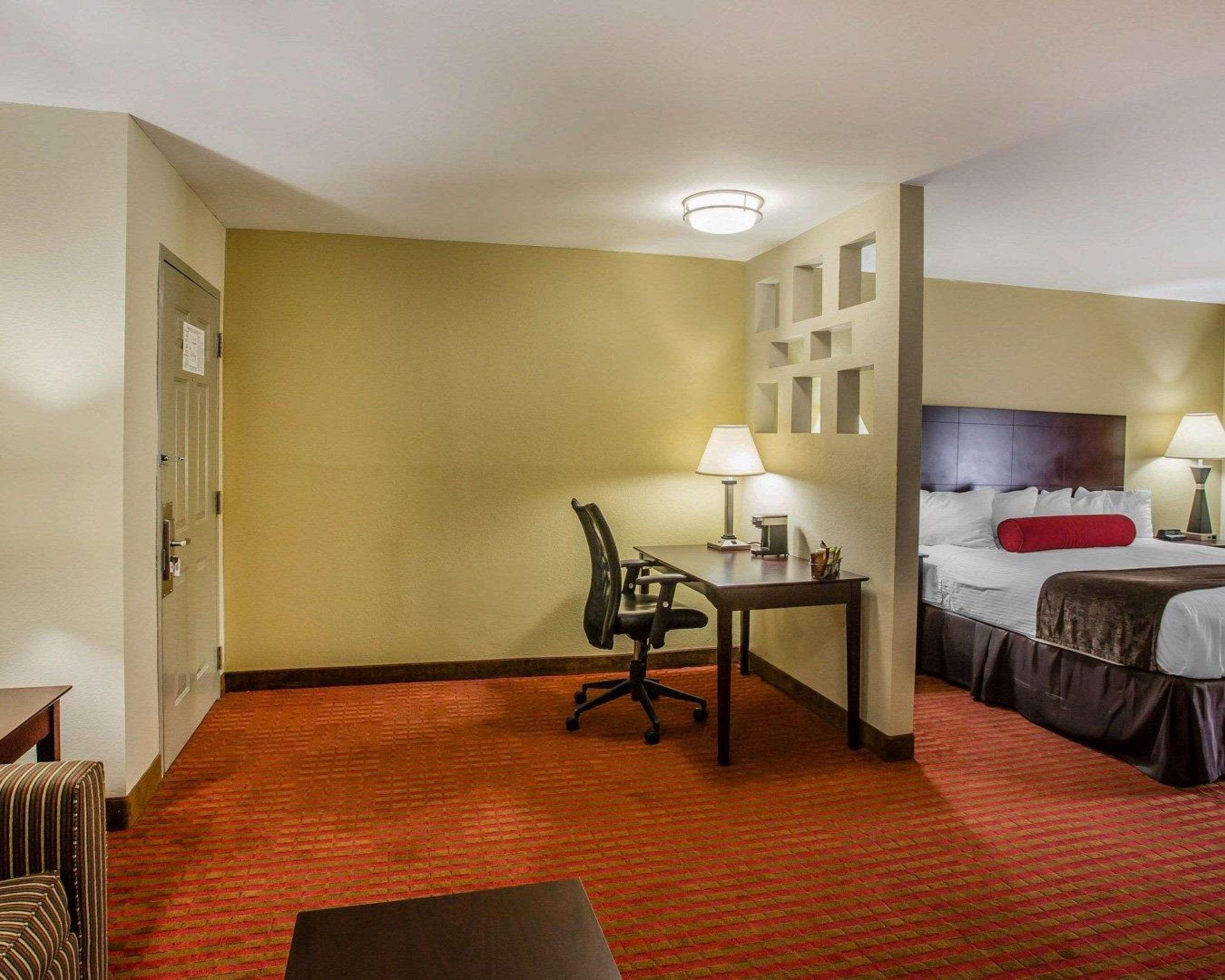 Quality Airport Hotel 3*