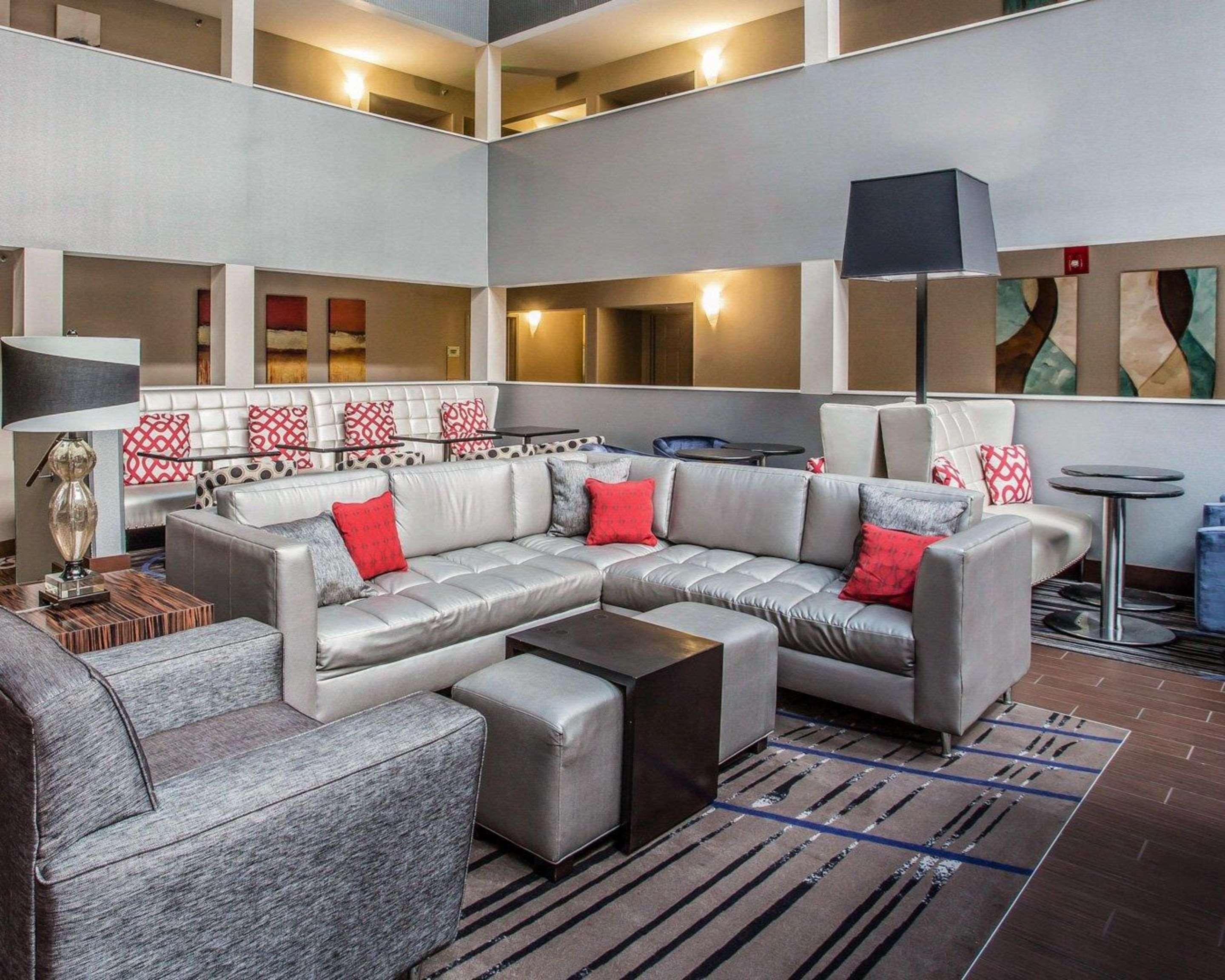 Hotel Quality Airport 3*