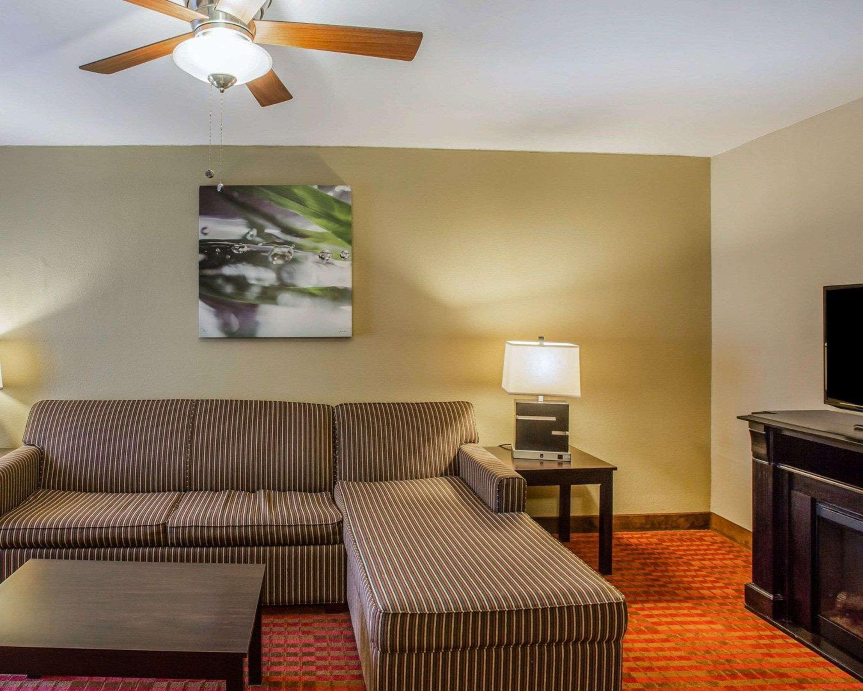 Quality Airport Hotel 3*