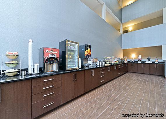 Quality Airport Hotel 3*