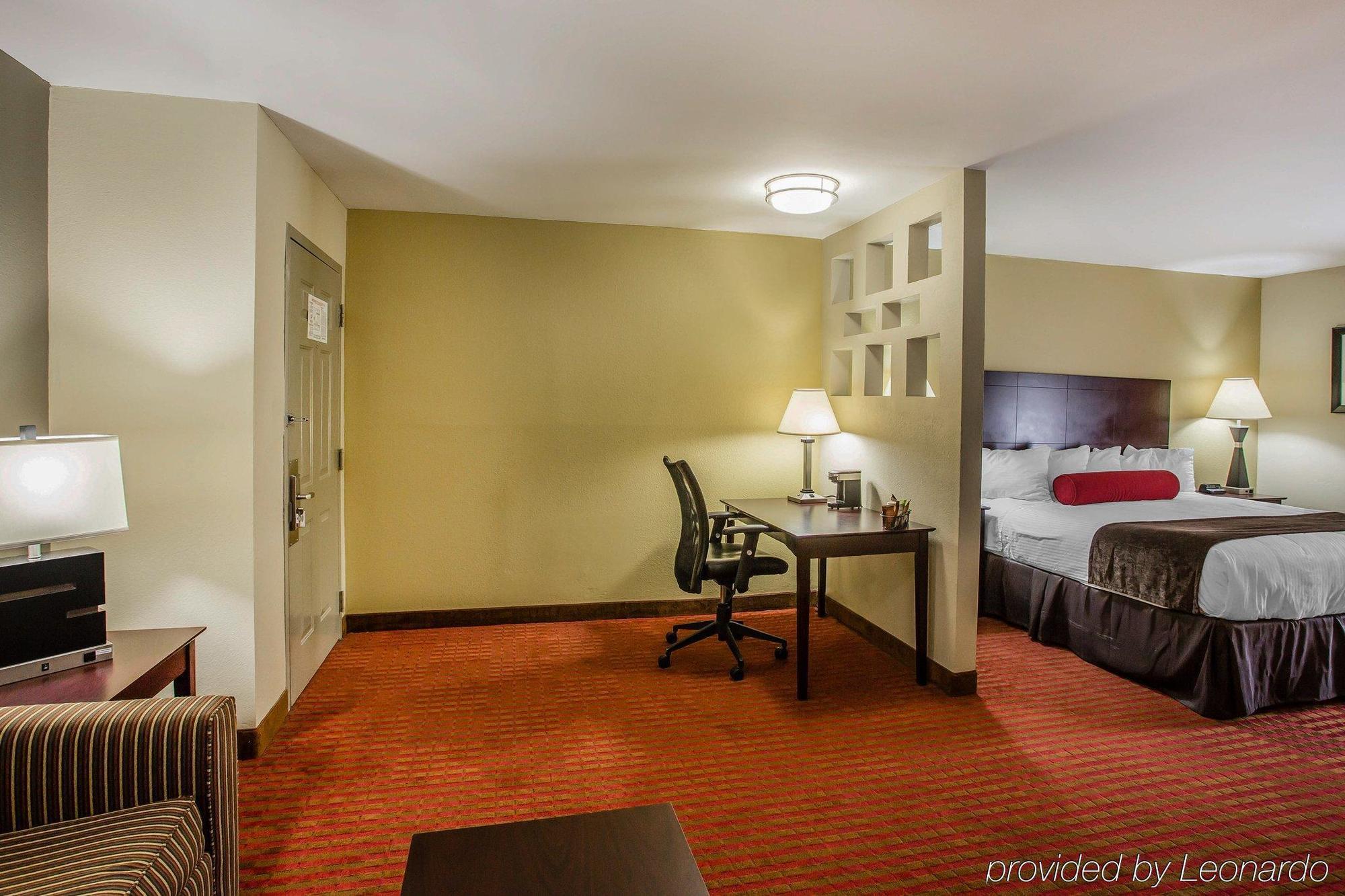 Hotel Quality Airport 3*