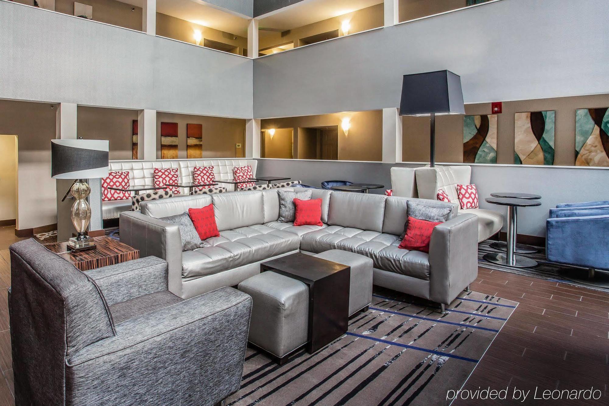 Quality Airport Hotel 3*