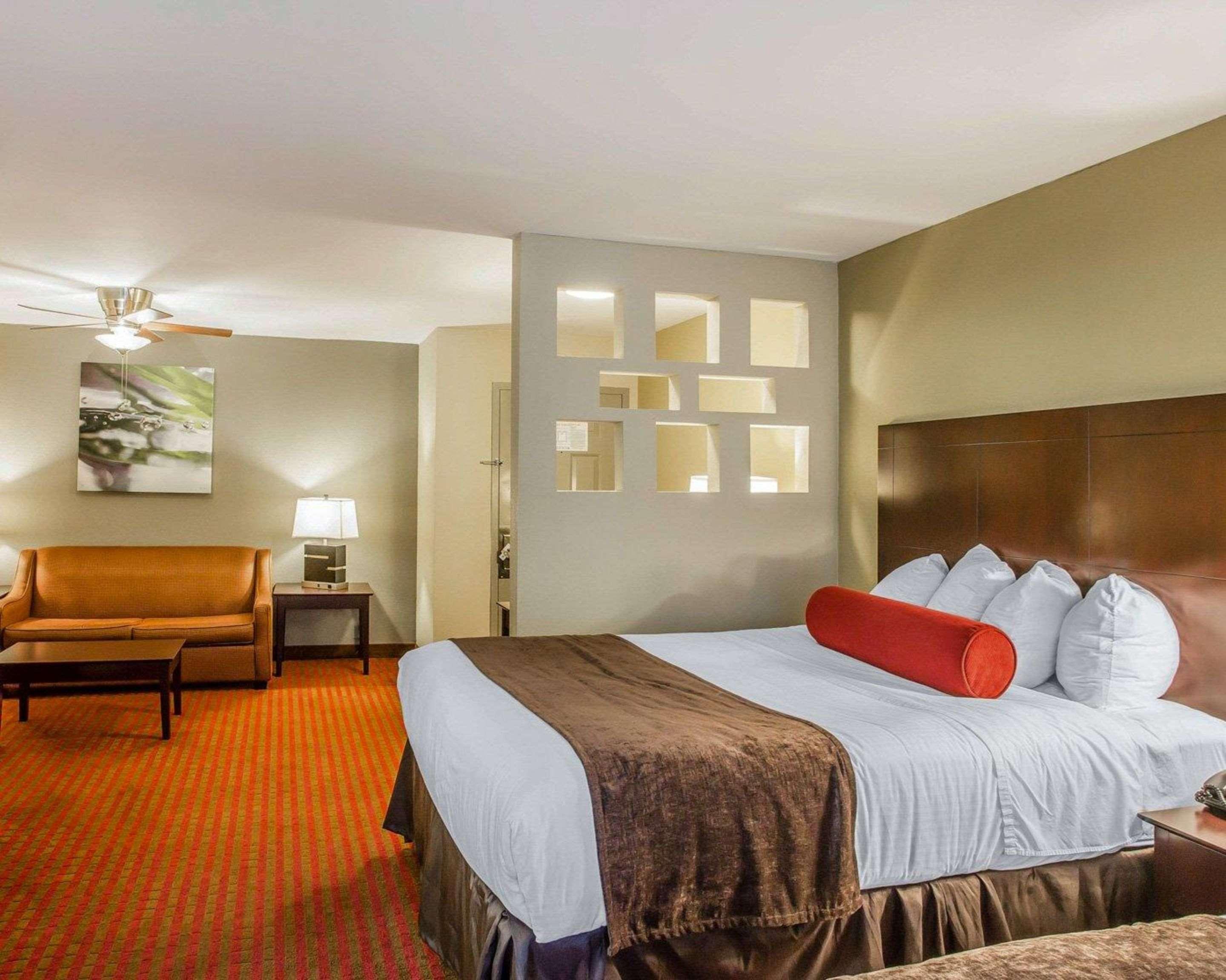 Hotel Quality Airport 3*