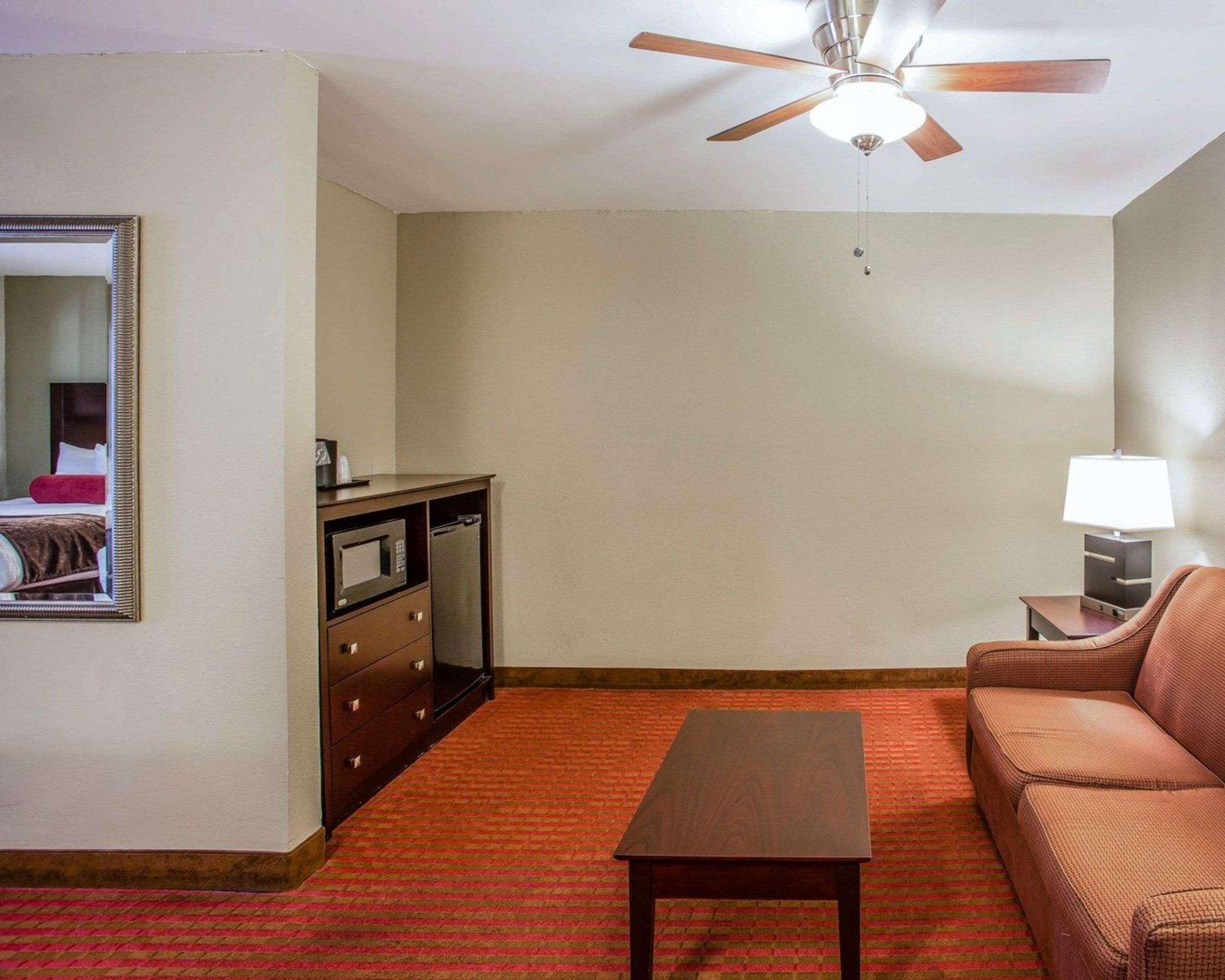 Quality Airport Hotel 3*