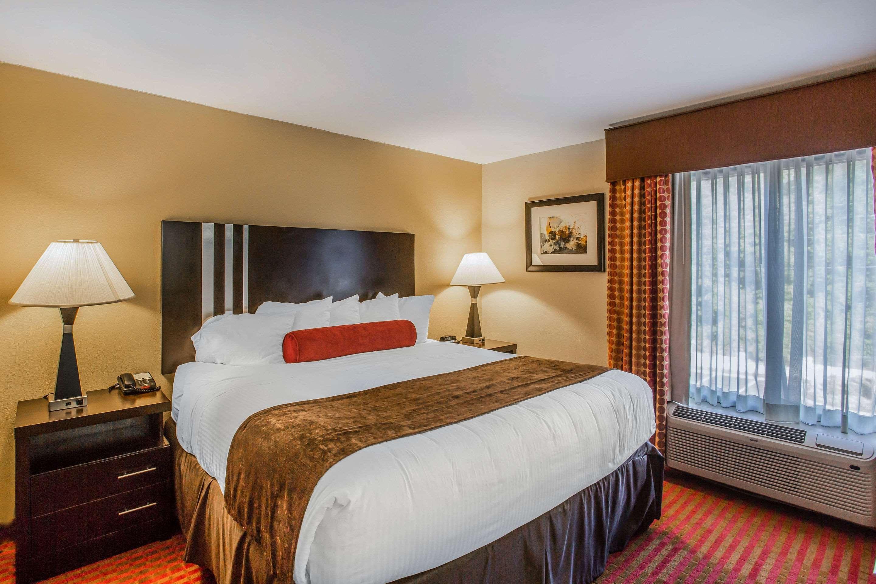 Hotel Quality Airport 3*